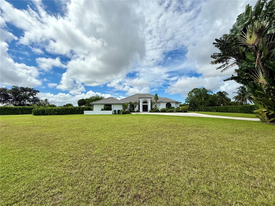 For Sale: $2,620,000 (5 beds, 3 baths, 3683 Square Feet)