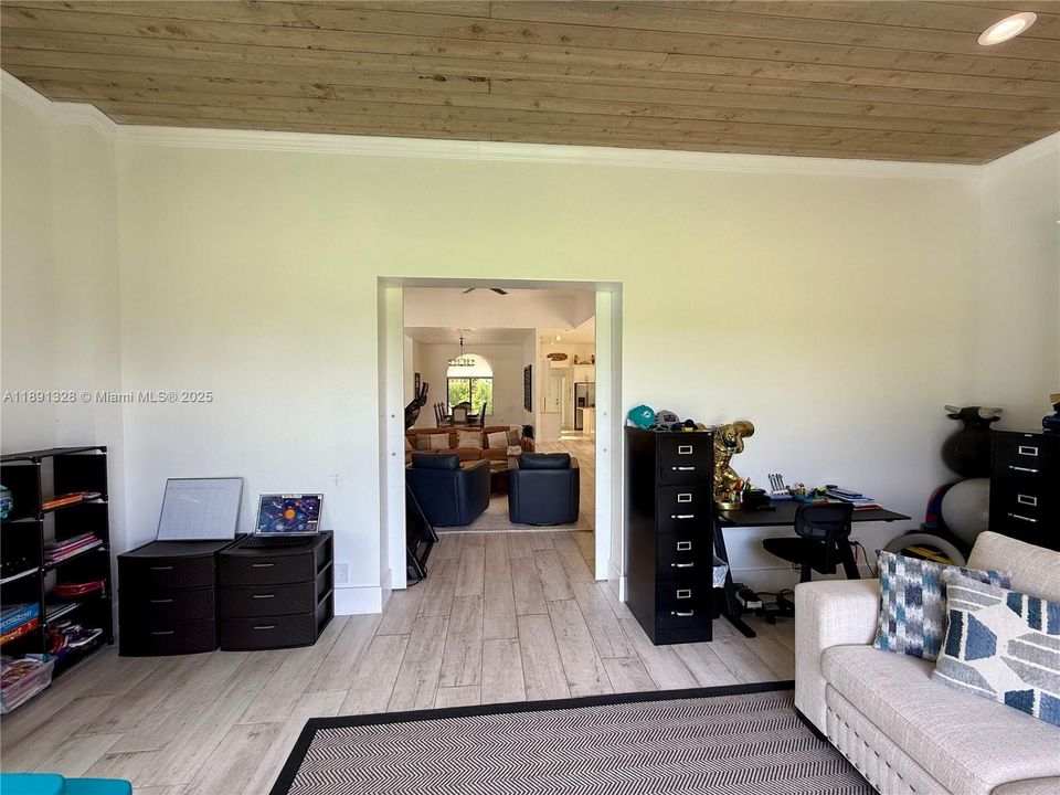 For Sale: $2,620,000 (5 beds, 3 baths, 3683 Square Feet)