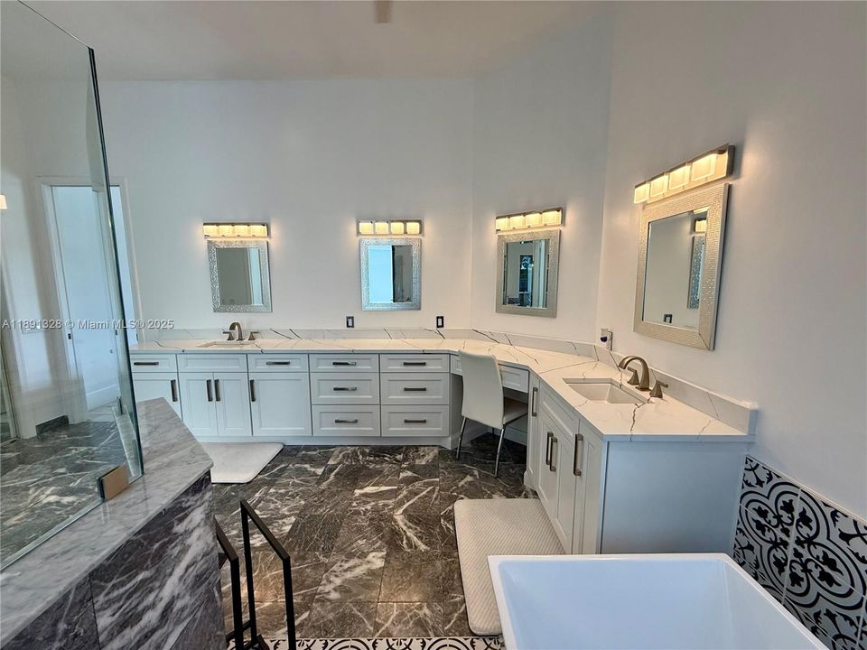 For Sale: $2,620,000 (5 beds, 3 baths, 3683 Square Feet)