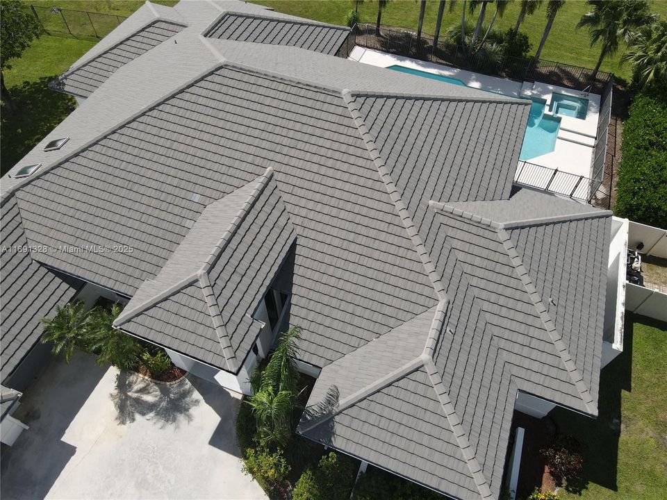 For Sale: $2,620,000 (5 beds, 3 baths, 3683 Square Feet)