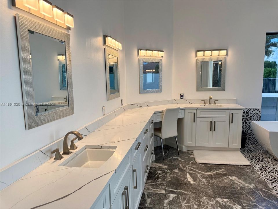 For Sale: $2,620,000 (5 beds, 3 baths, 3683 Square Feet)