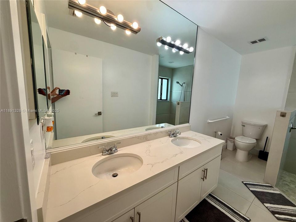 For Sale: $2,620,000 (5 beds, 3 baths, 3683 Square Feet)