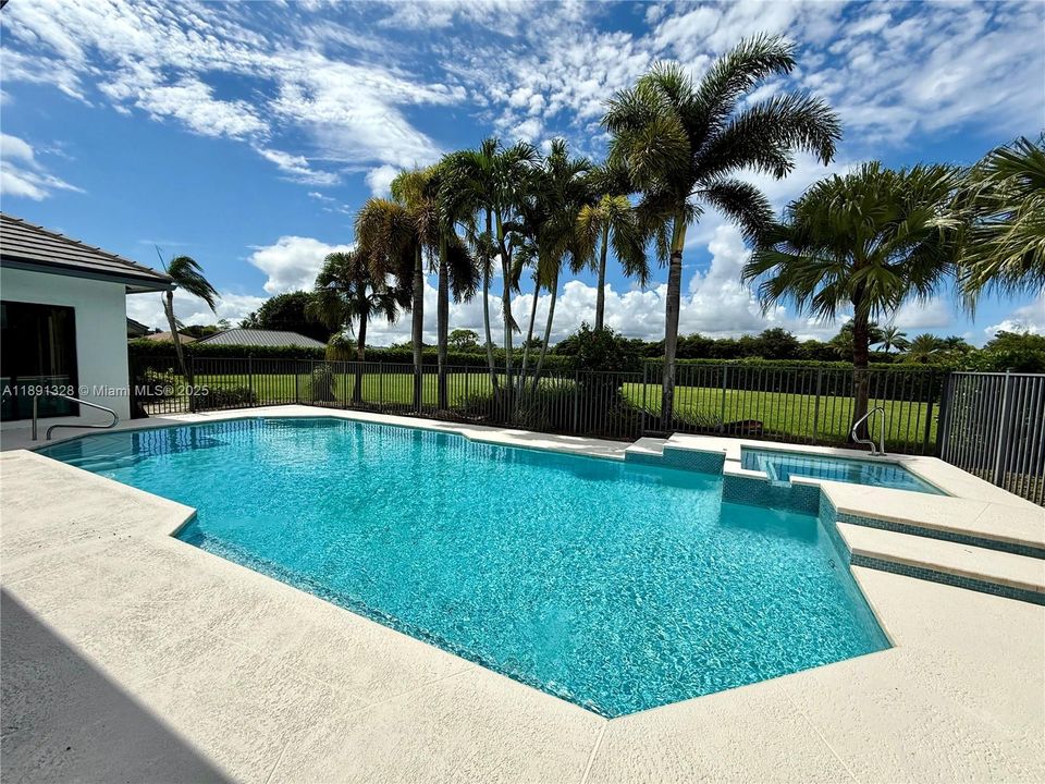 For Sale: $2,620,000 (5 beds, 3 baths, 3683 Square Feet)