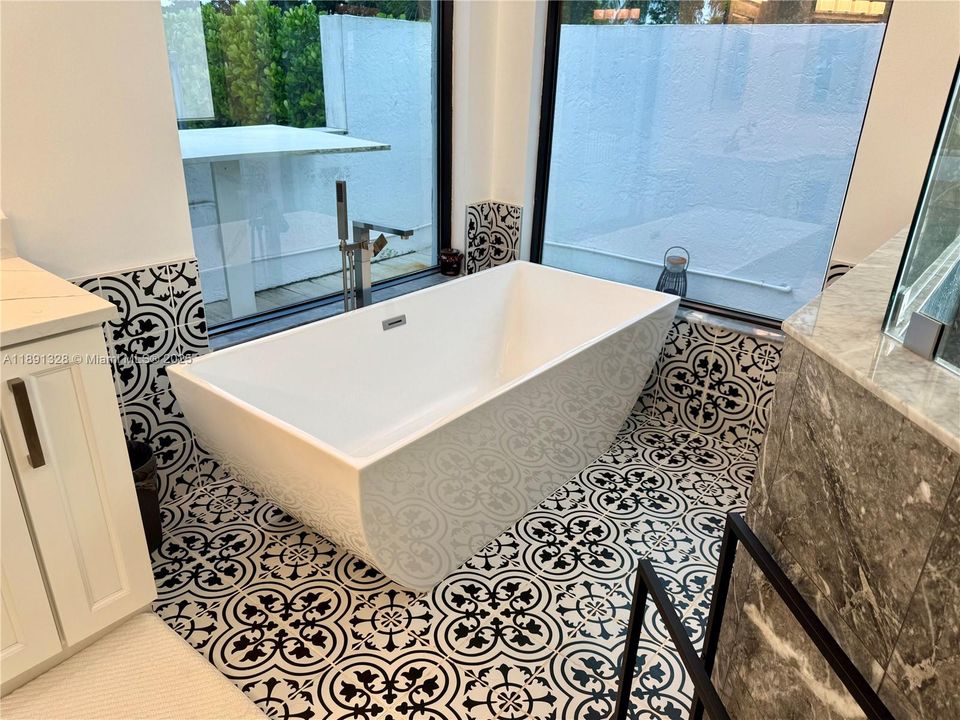 For Sale: $2,620,000 (5 beds, 3 baths, 3683 Square Feet)