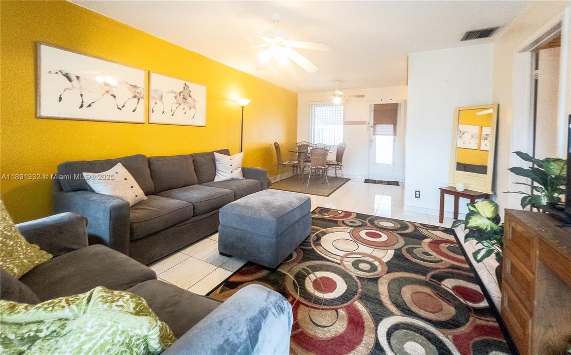 Под контрактом: $1,500 (1 спален, 1 ванн, 612 Квадратных фут)