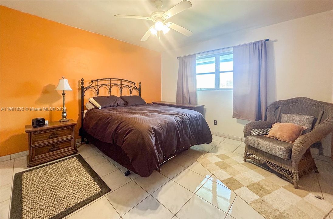 Под контрактом: $1,500 (1 спален, 1 ванн, 612 Квадратных фут)