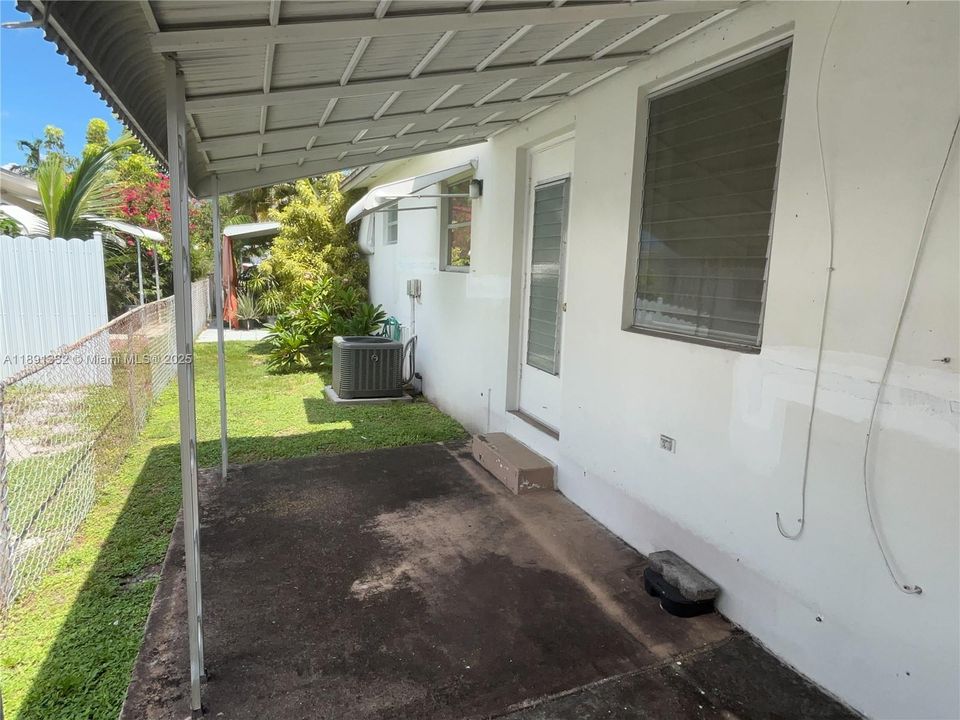 Под контрактом: $1,500 (1 спален, 1 ванн, 612 Квадратных фут)