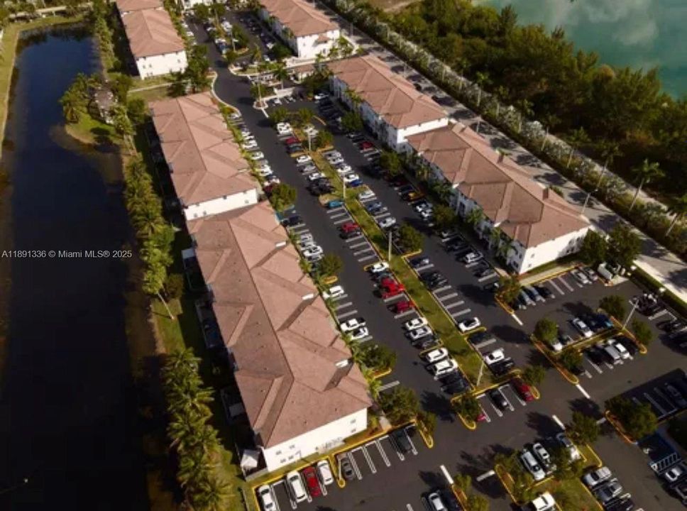 На продажу: $395,000 (2 спален, 2 ванн, 1205 Квадратных фут)