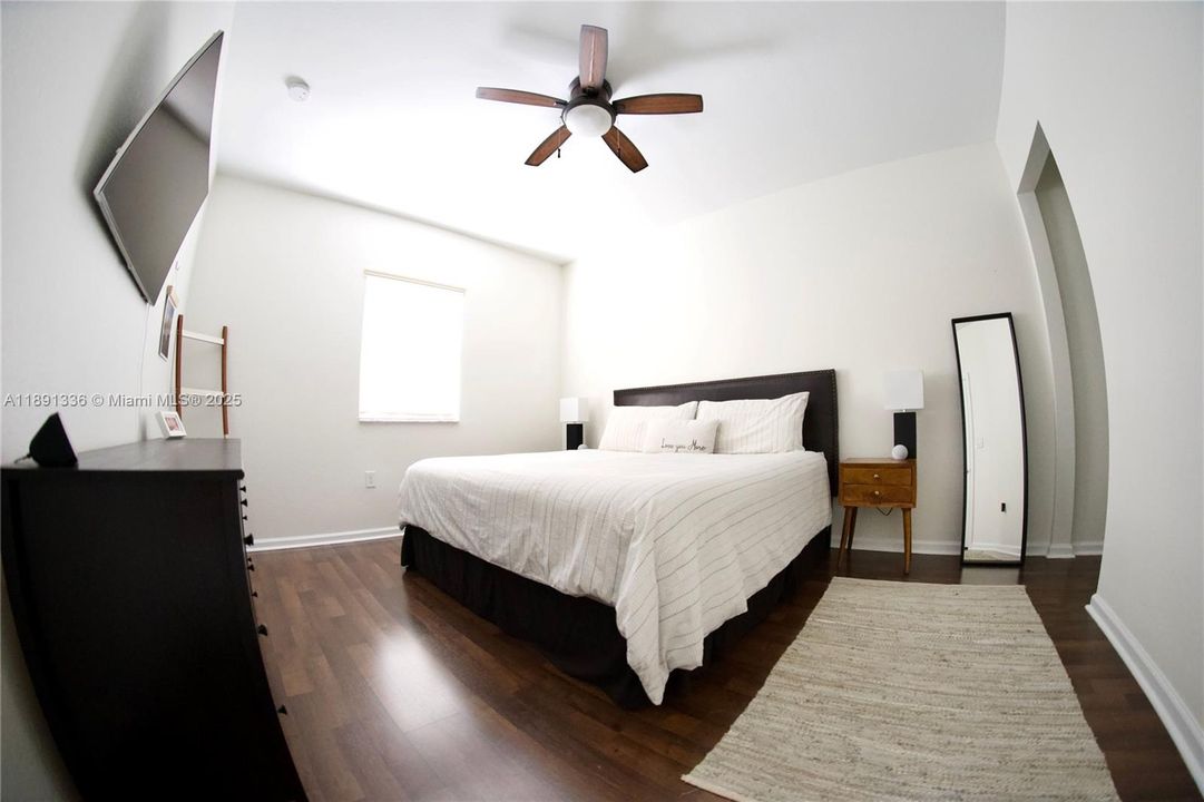 На продажу: $395,000 (2 спален, 2 ванн, 1205 Квадратных фут)