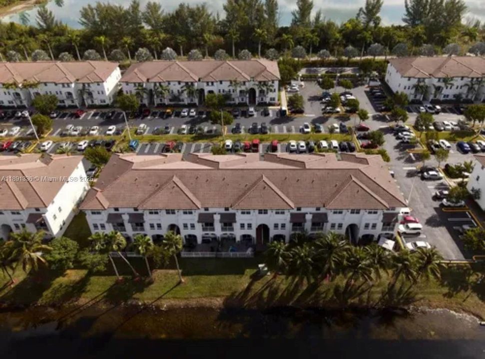 На продажу: $395,000 (2 спален, 2 ванн, 1205 Квадратных фут)