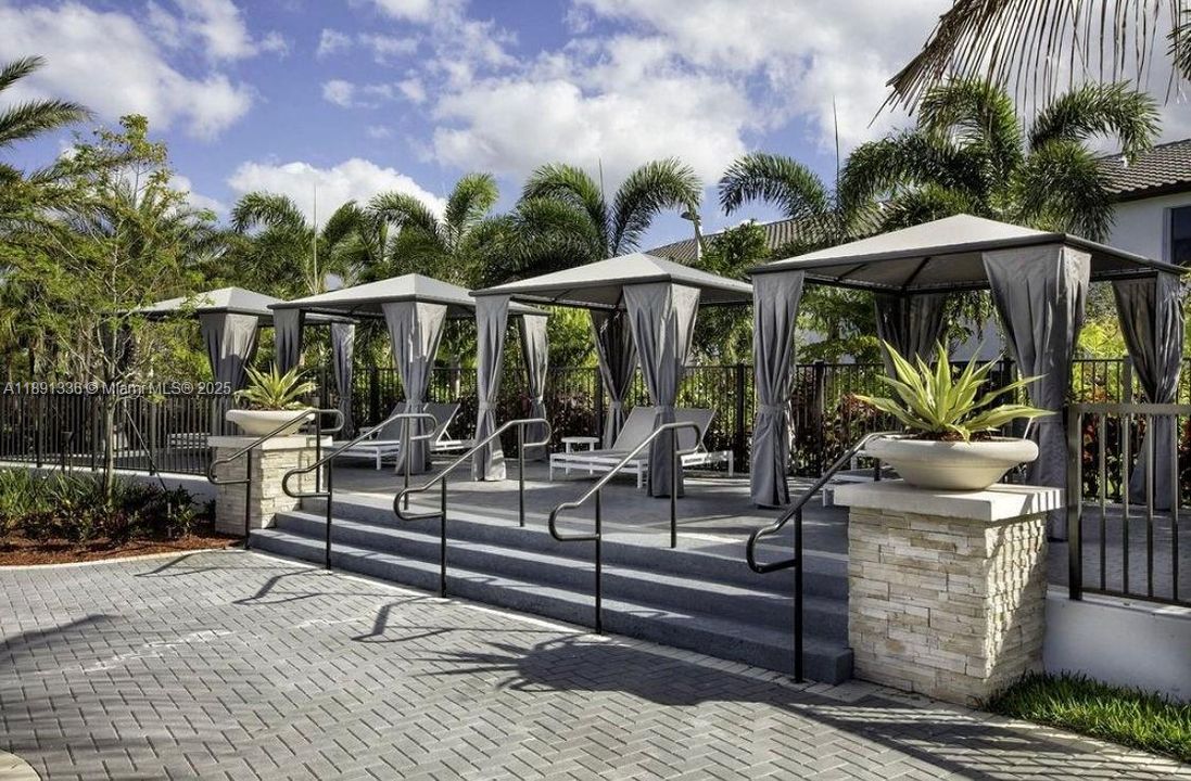 На продажу: $395,000 (2 спален, 2 ванн, 1205 Квадратных фут)