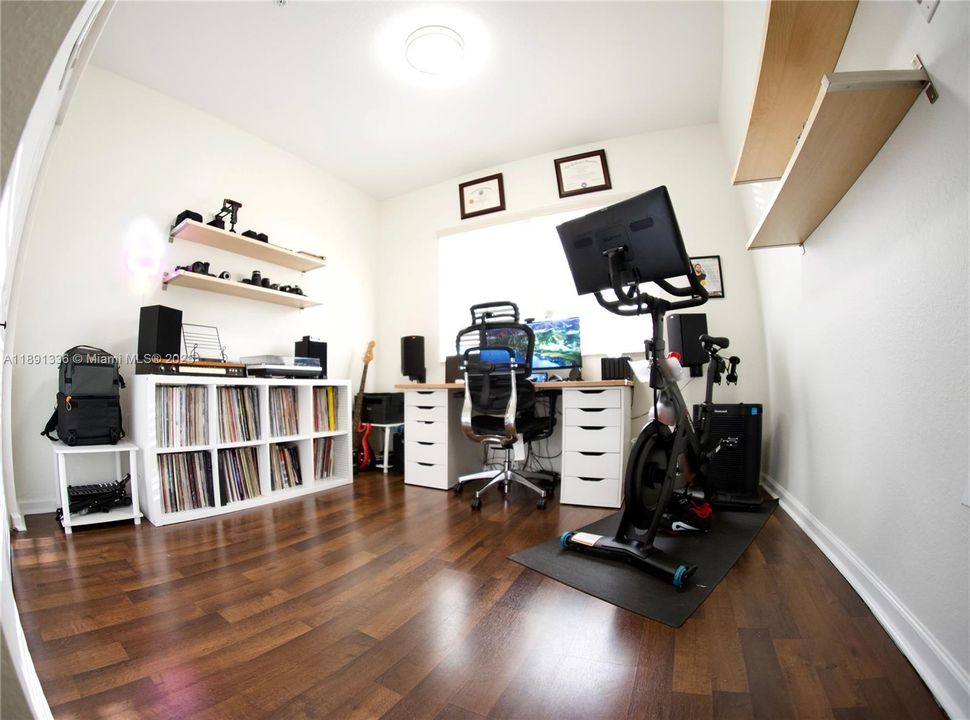 На продажу: $395,000 (2 спален, 2 ванн, 1205 Квадратных фут)