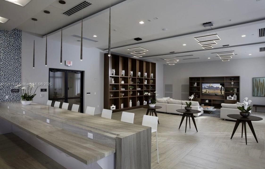 На продажу: $395,000 (2 спален, 2 ванн, 1205 Квадратных фут)