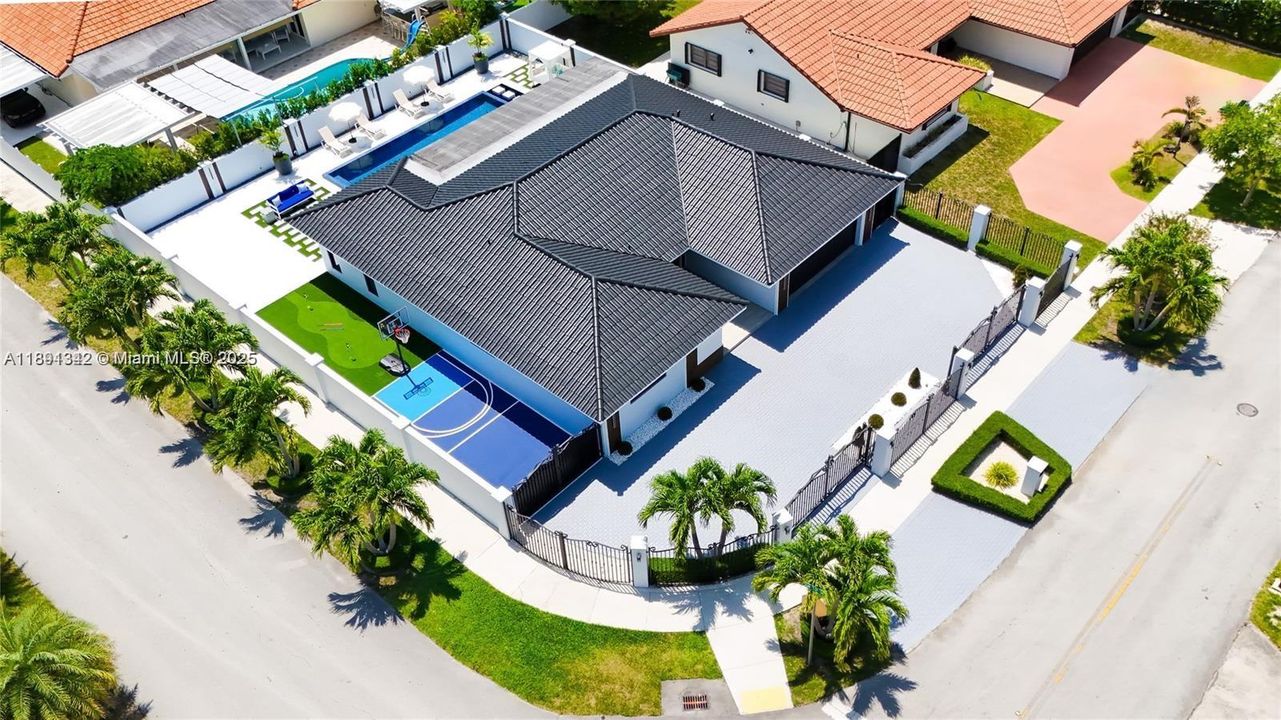 出租: $8,500 (3 贝兹, 2 浴室, 1848 平方英尺)