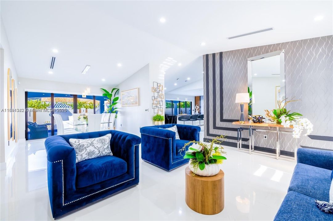 出租: $8,500 (3 贝兹, 2 浴室, 1848 平方英尺)