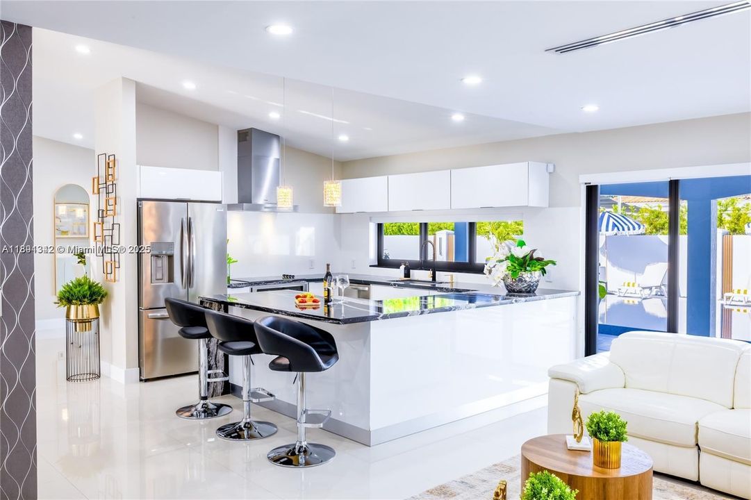 出租: $8,500 (3 贝兹, 2 浴室, 1848 平方英尺)