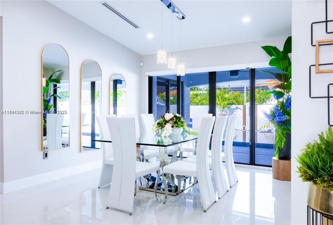 出租: $8,500 (3 贝兹, 2 浴室, 1848 平方英尺)