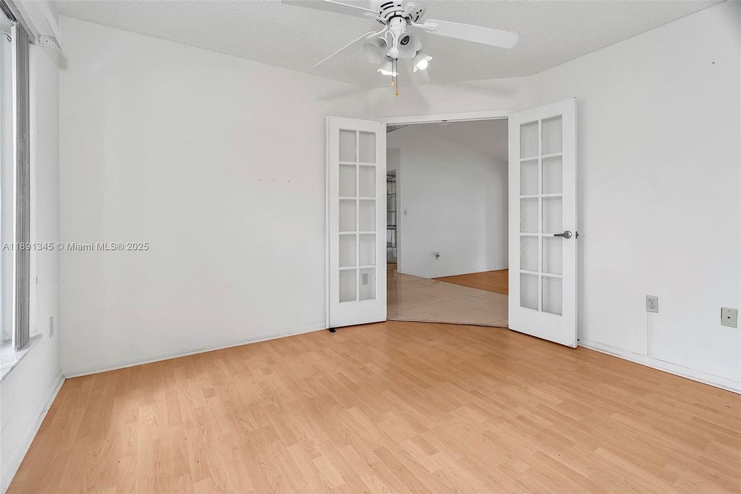 Office/Den/Flexible Room