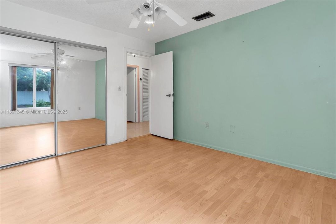 Под контрактом: $740,000 (3 спален, 2 ванн, 1720 Квадратных фут)