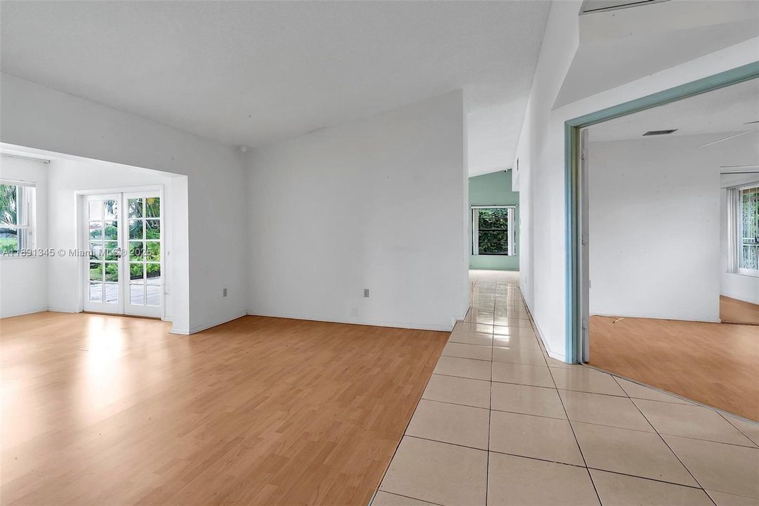 Под контрактом: $740,000 (3 спален, 2 ванн, 1720 Квадратных фут)