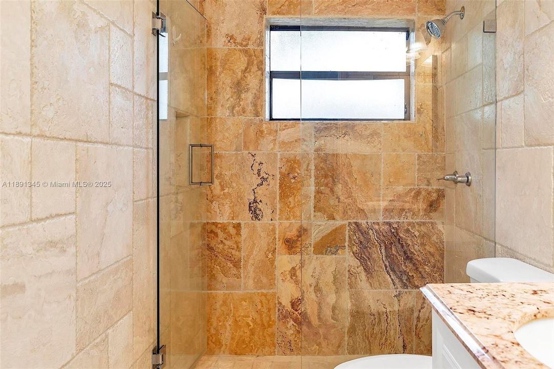 Под контрактом: $740,000 (3 спален, 2 ванн, 1720 Квадратных фут)