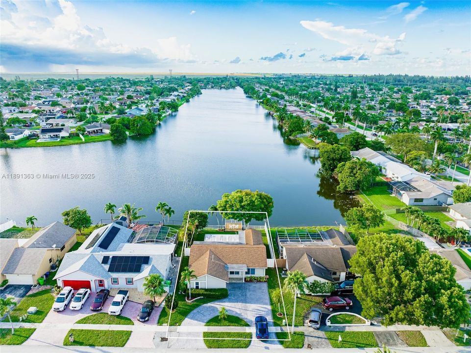 最近售出: $585,000 (3 贝兹, 2 浴室, 1398 平方英尺)