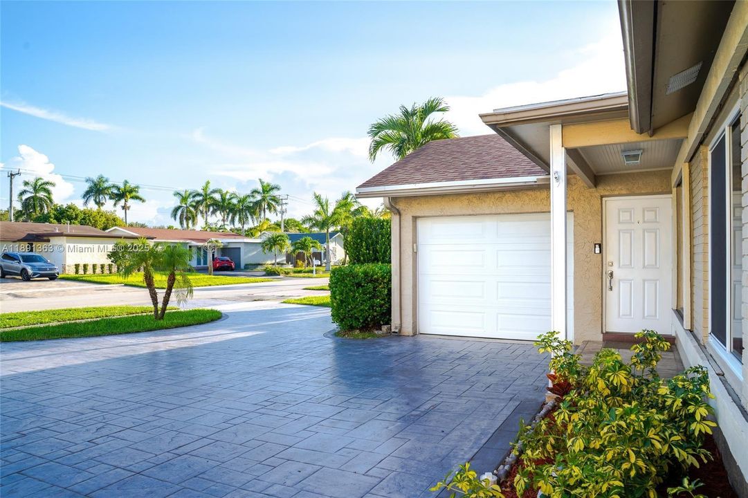 最近售出: $585,000 (3 贝兹, 2 浴室, 1398 平方英尺)