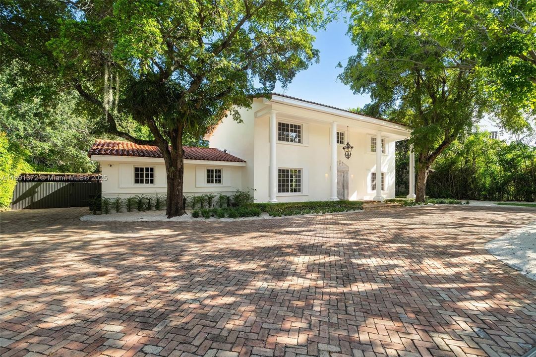 En Renta: $45,000 (4 camas, 5 baños, 4075 Pies cuadrados)