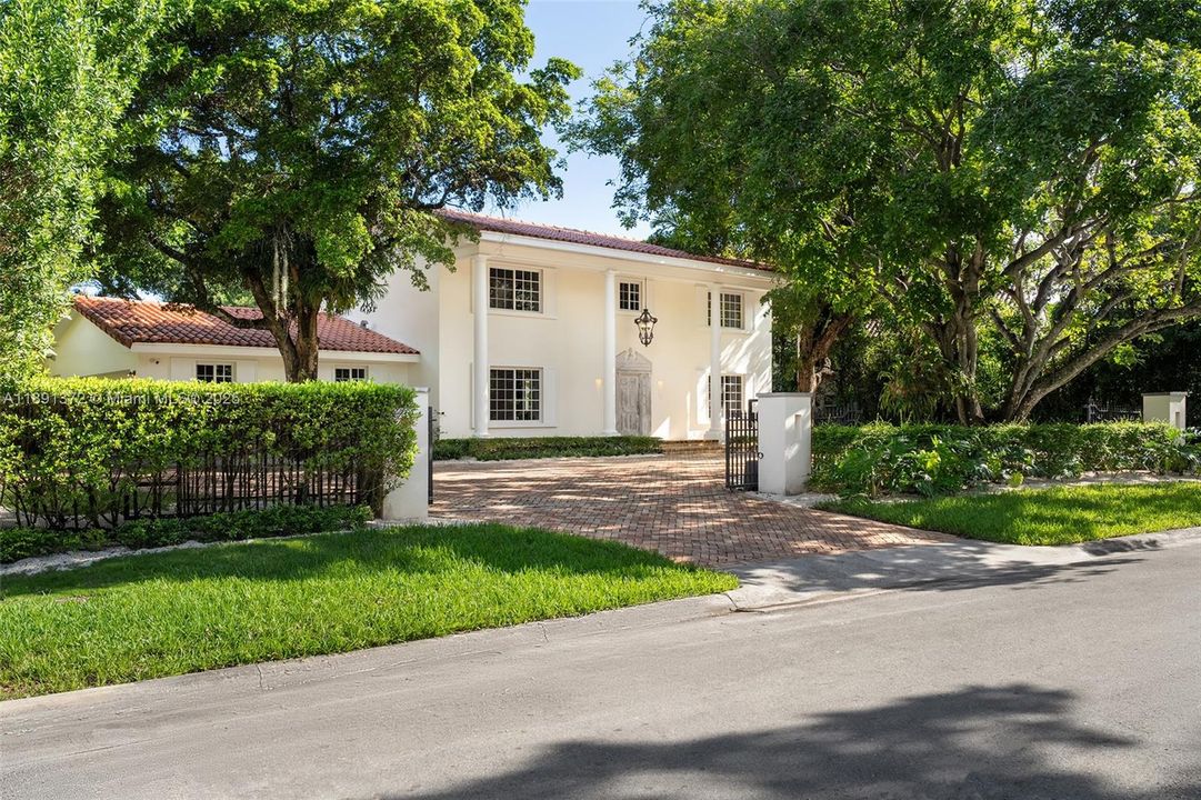 En Renta: $45,000 (4 camas, 5 baños, 4075 Pies cuadrados)