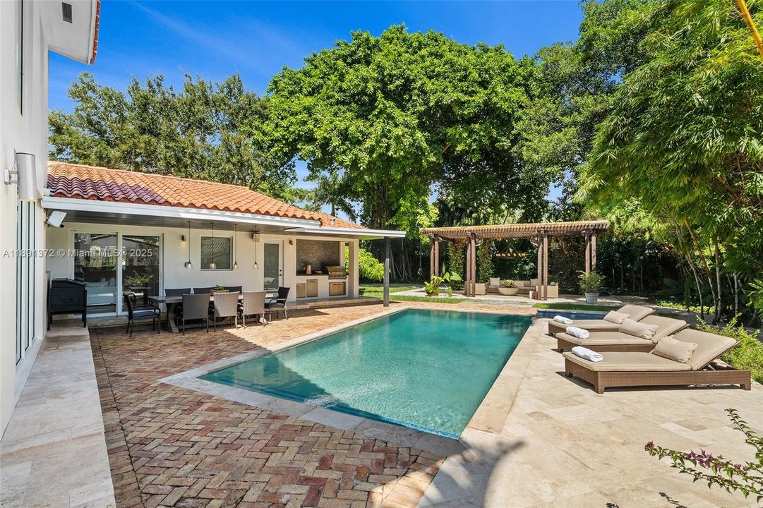 En Renta: $45,000 (4 camas, 5 baños, 4075 Pies cuadrados)