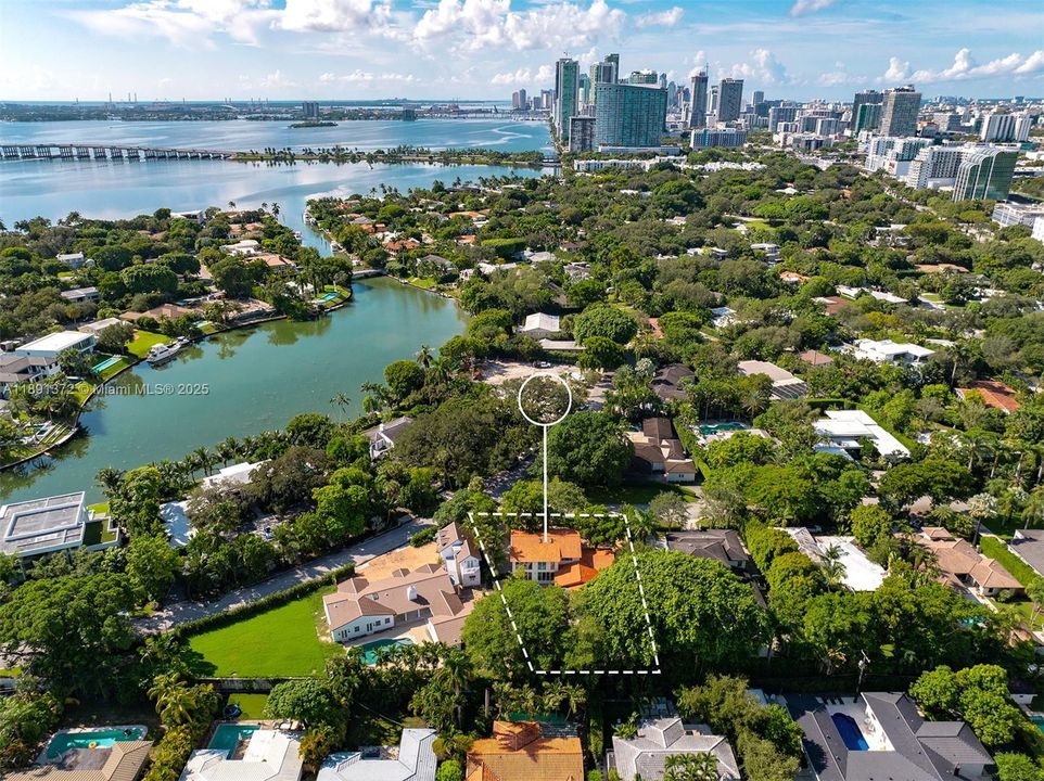 En Renta: $45,000 (4 camas, 5 baños, 4075 Pies cuadrados)