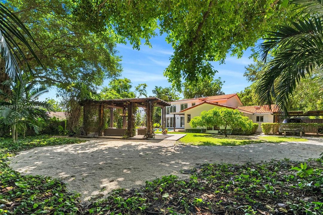 En Renta: $45,000 (4 camas, 5 baños, 4075 Pies cuadrados)