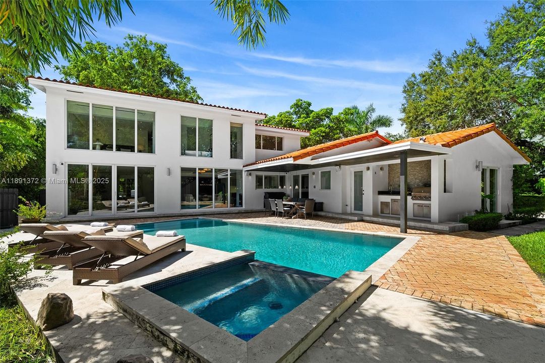 En Renta: $45,000 (4 camas, 5 baños, 4075 Pies cuadrados)