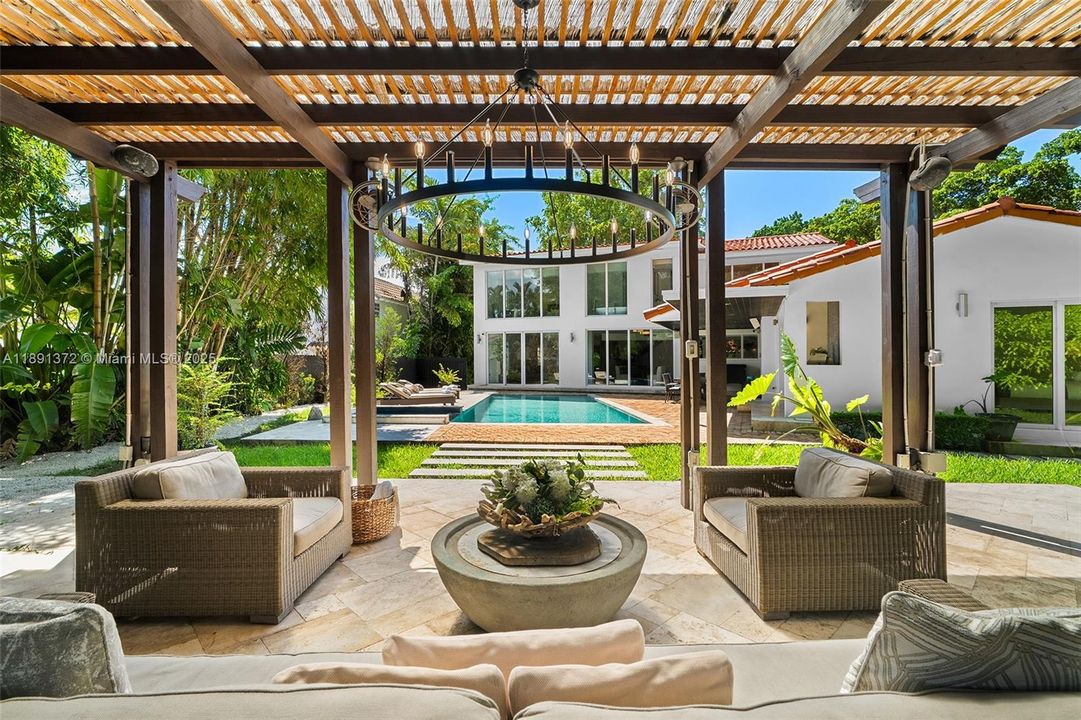 En Renta: $45,000 (4 camas, 5 baños, 4075 Pies cuadrados)