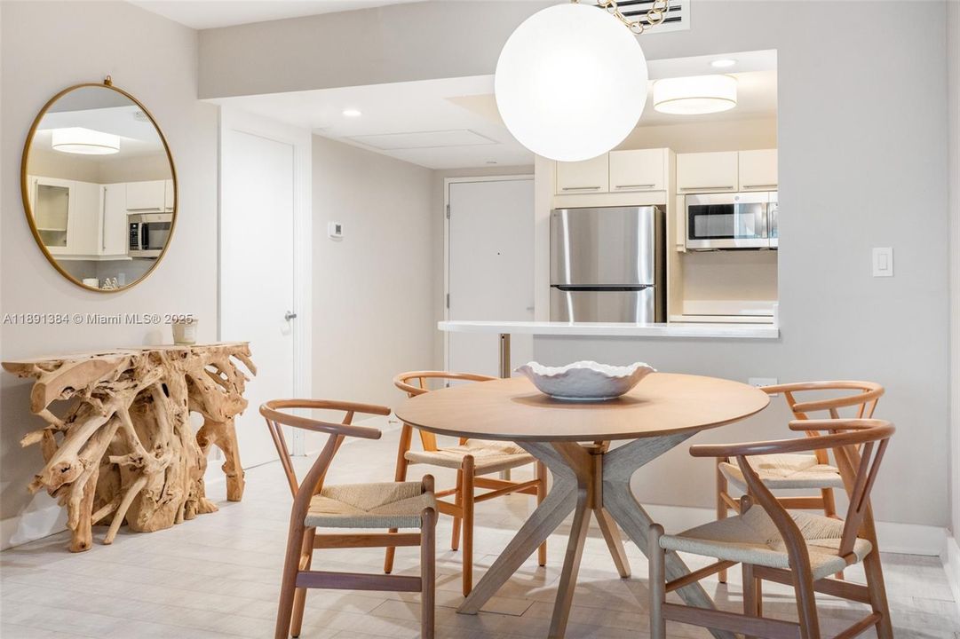 For Sale: $900,000 (0 beds, 1 baths, 760 Square Feet)