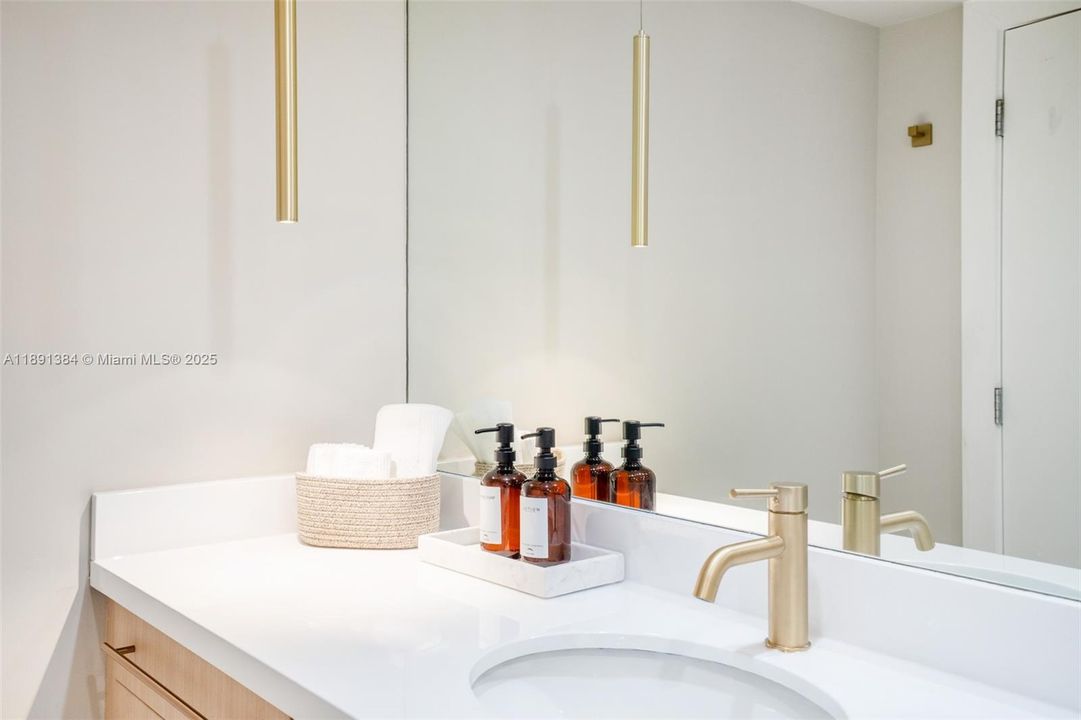 For Sale: $900,000 (0 beds, 1 baths, 760 Square Feet)