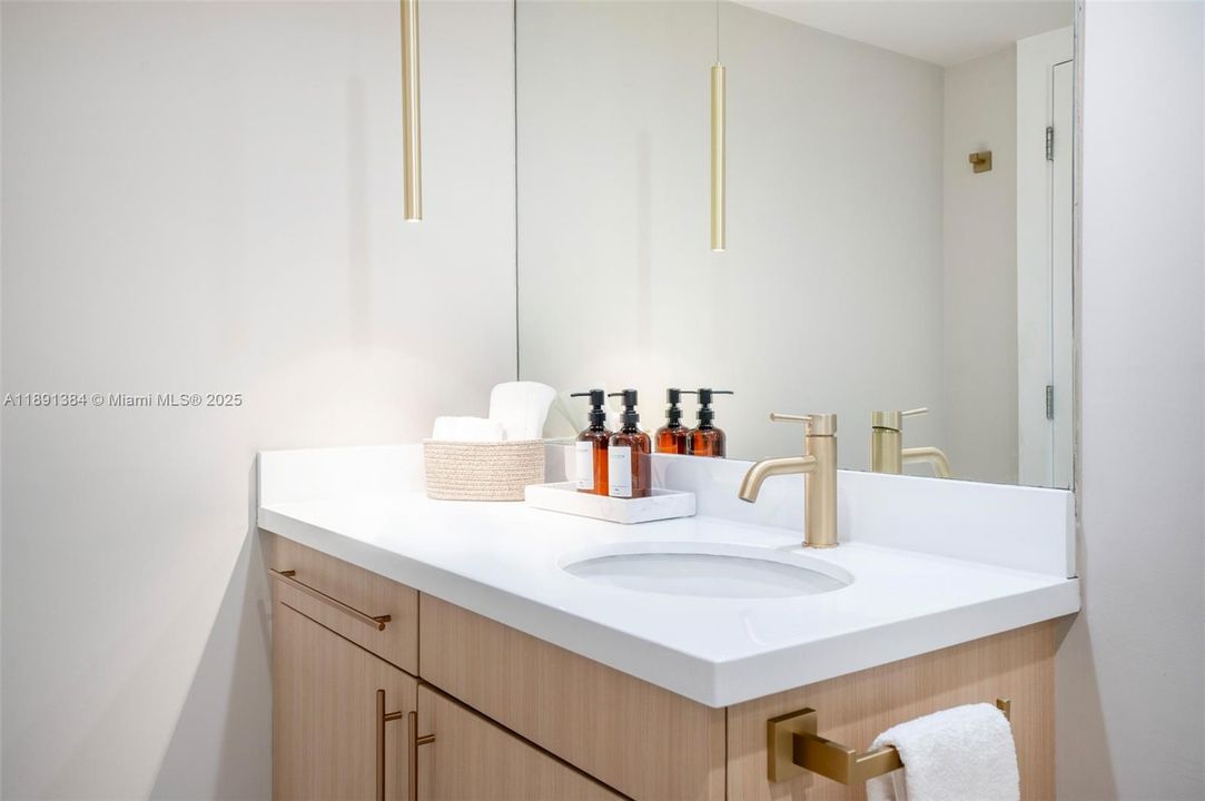 For Sale: $900,000 (0 beds, 1 baths, 760 Square Feet)