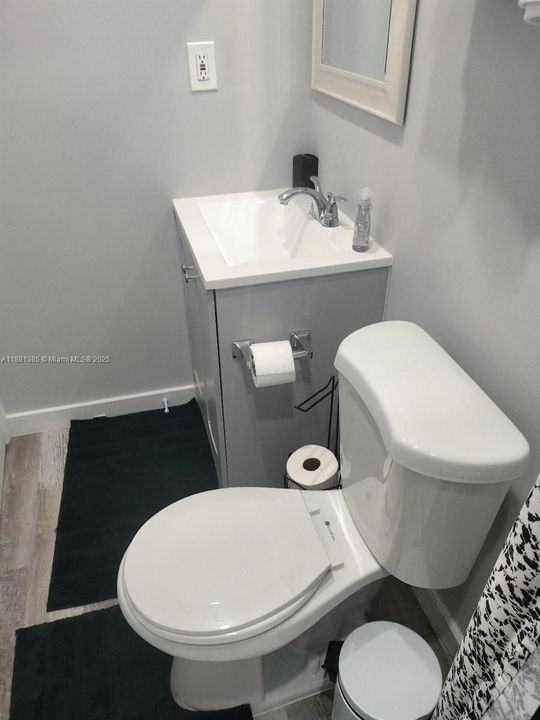 For Rent: $1,250 (1 beds, 1 baths, 1415 Square Feet)