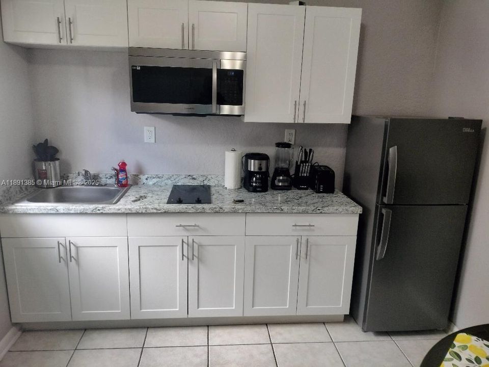 For Rent: $1,250 (1 beds, 1 baths, 1415 Square Feet)
