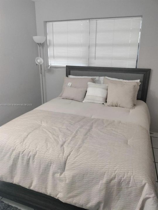 For Rent: $1,250 (1 beds, 1 baths, 1415 Square Feet)
