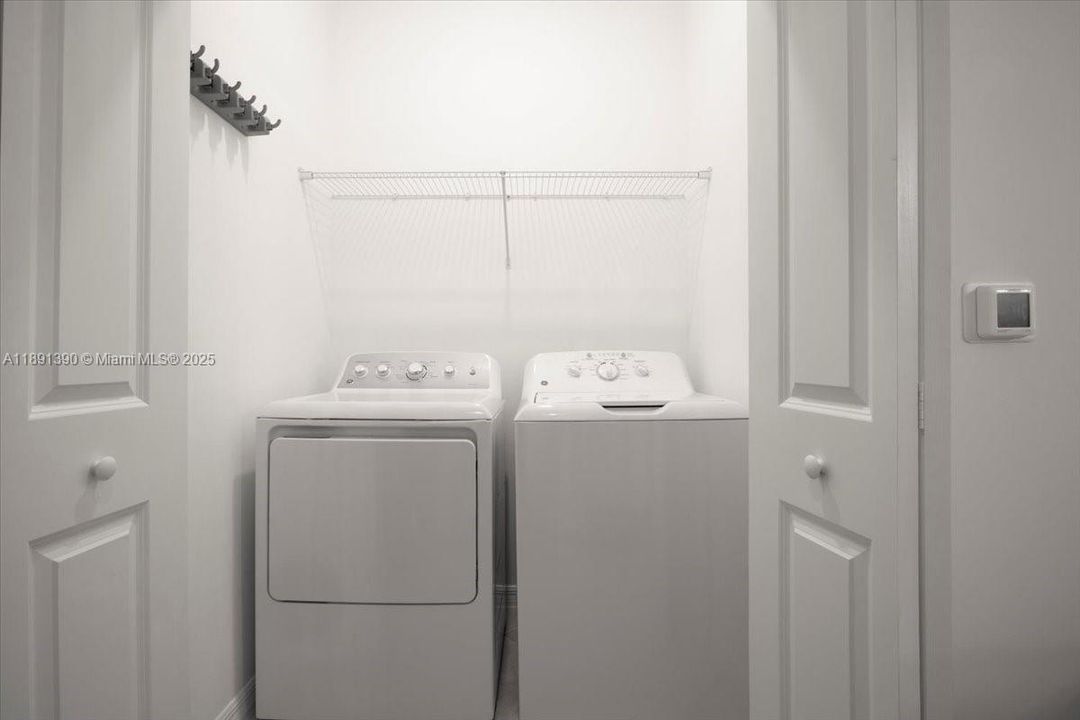 For Rent: $2,200 (2 beds, 2 baths, 1154 Square Feet)