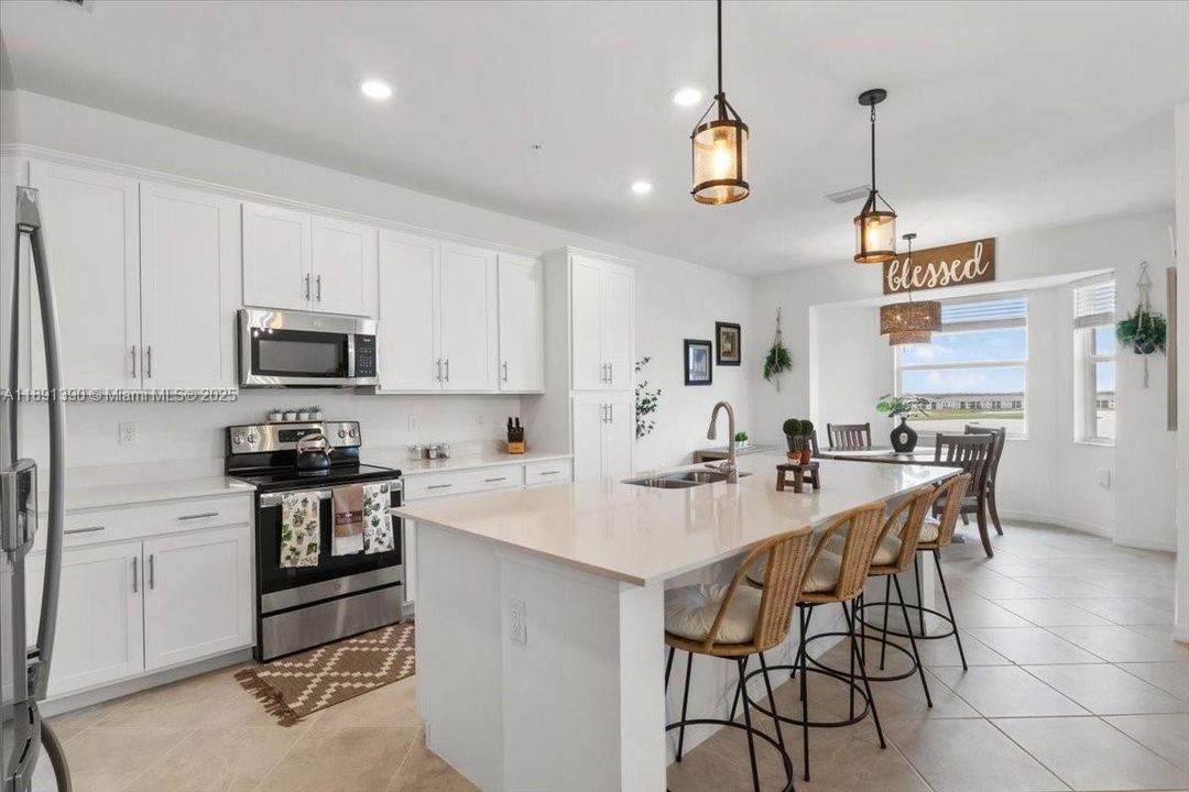 For Rent: $2,200 (2 beds, 2 baths, 1154 Square Feet)