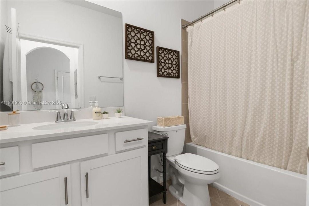 For Rent: $2,200 (2 beds, 2 baths, 1154 Square Feet)