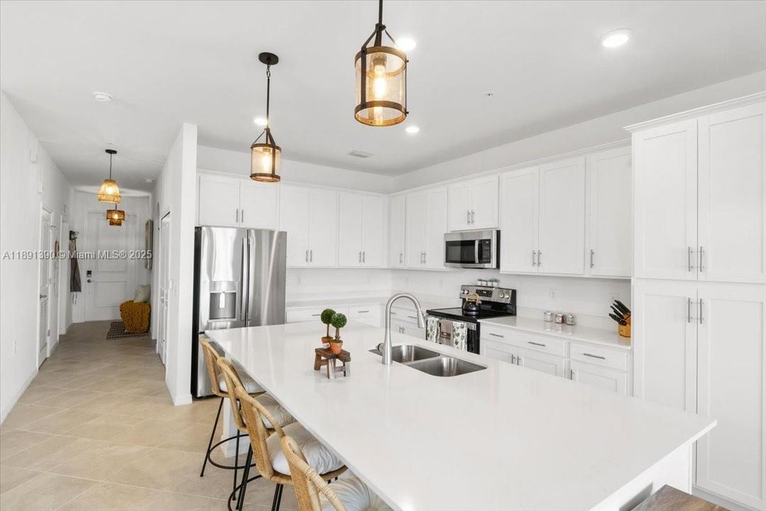 For Rent: $2,200 (2 beds, 2 baths, 1154 Square Feet)