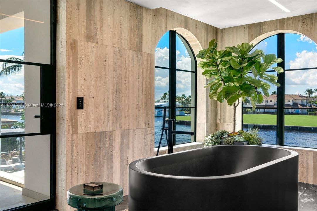 For Sale: $24,995,000 (6 beds, 6 baths, 10391 Square Feet)