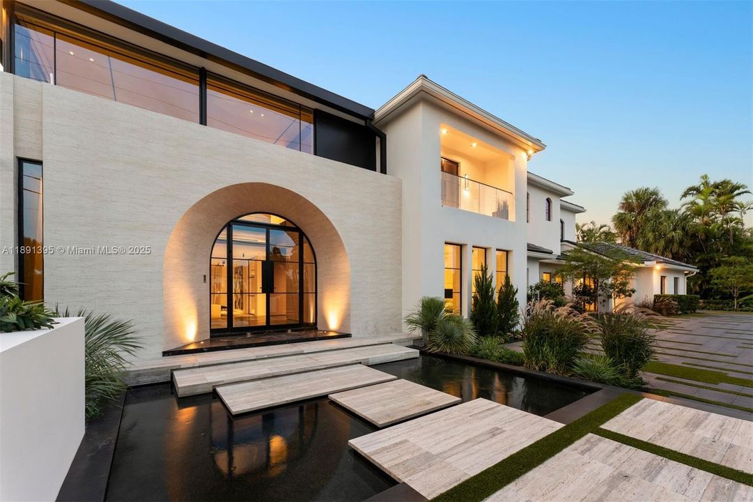 For Sale: $24,995,000 (6 beds, 6 baths, 10391 Square Feet)