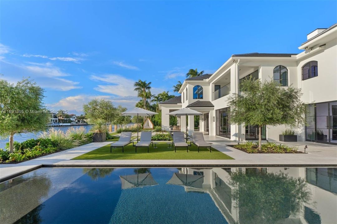 For Sale: $24,995,000 (6 beds, 6 baths, 10391 Square Feet)