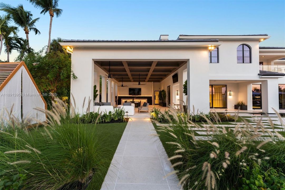 For Sale: $24,995,000 (6 beds, 6 baths, 10391 Square Feet)