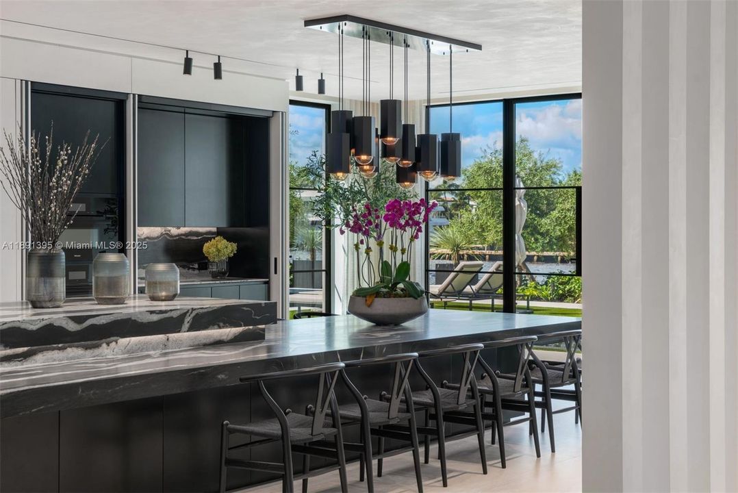 For Sale: $24,995,000 (6 beds, 6 baths, 10391 Square Feet)