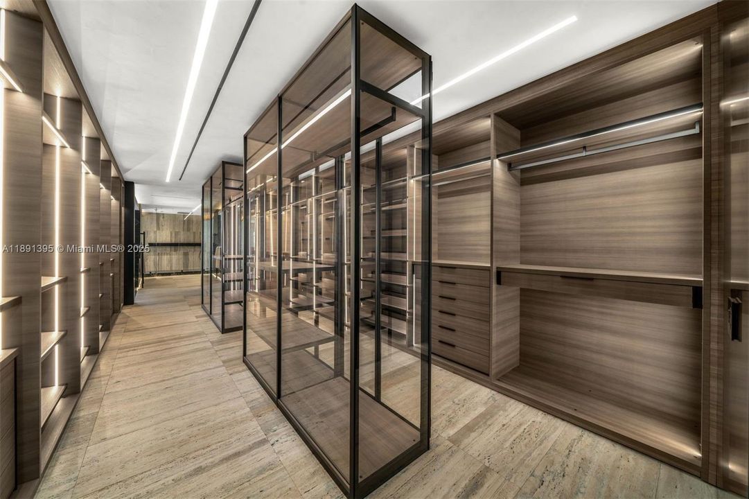 For Sale: $24,995,000 (6 beds, 6 baths, 10391 Square Feet)